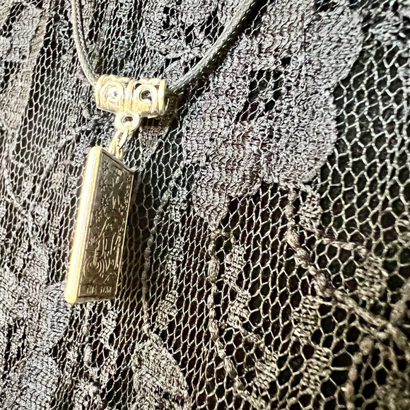 Tarot Card “The Star” Pendant Necklace with Star Charm at back of neck - Picture 6 of 15
